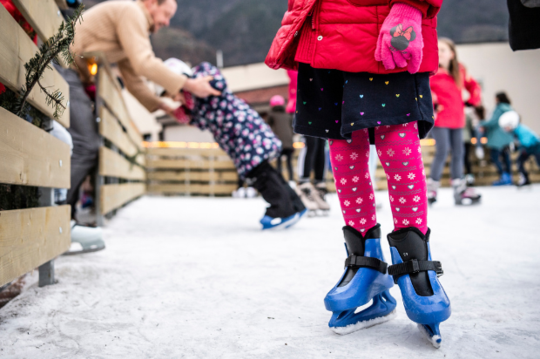 Schlittschuhlaufen nach Herzenslust in Zentrum von Algund 