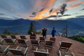 Algund Balance: Sonnenuntergangswanderung zum Knottnkino